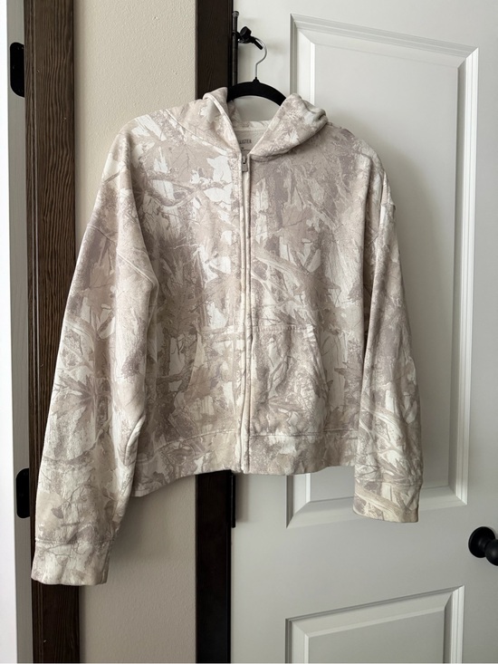 Hollister Sweaters - Hollister camo zip up hoodie (women’s)